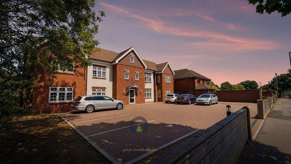 Flat Broomfield Road in Greater London
