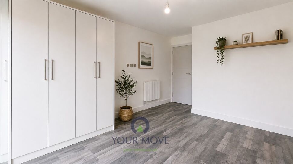 Flat Broomfield Road in Greater London