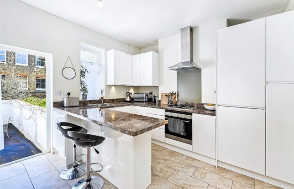 Flat Upham Park Road in Greater London