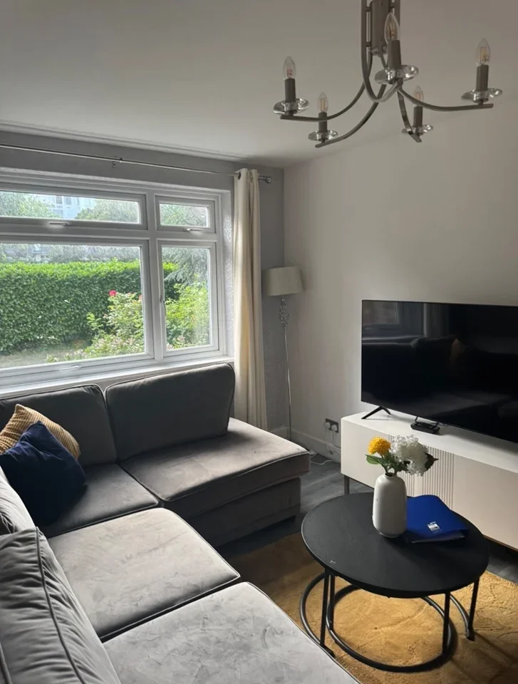 Flat Kersfield Road in Greater London