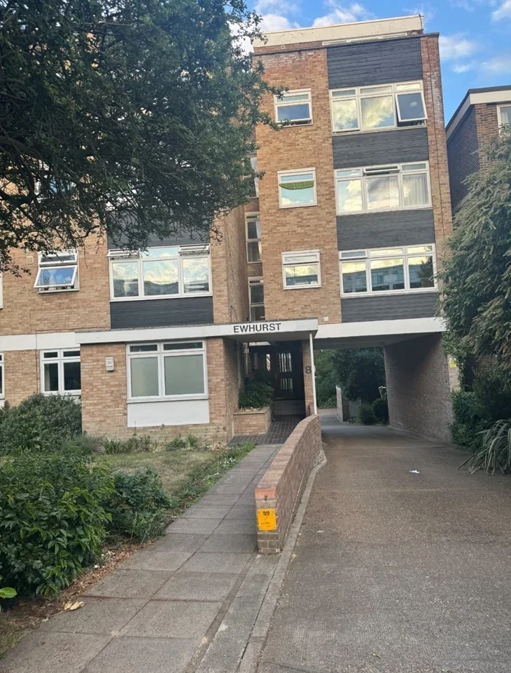 Flat Kersfield Road in Greater London