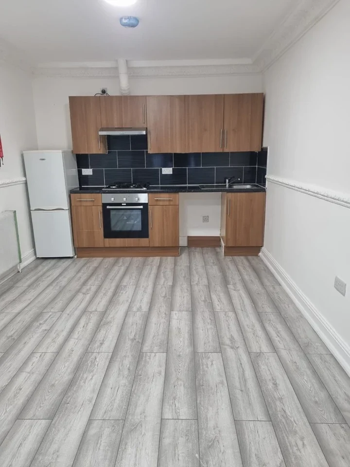 Flat Frimley Road in Greater London
