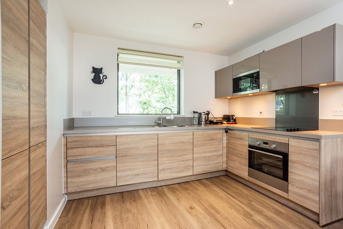 Flat Hammersley Road in Greater London