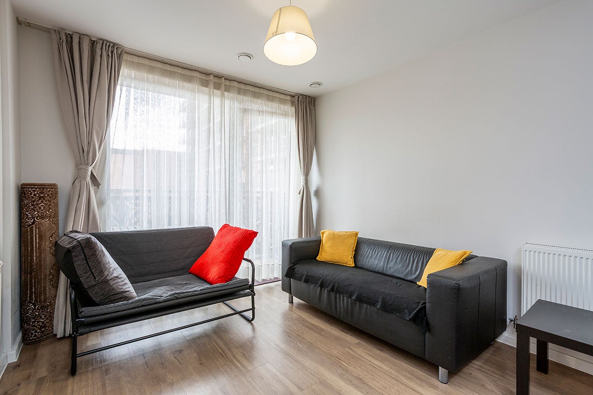 Flat Hammersley Road in Greater London