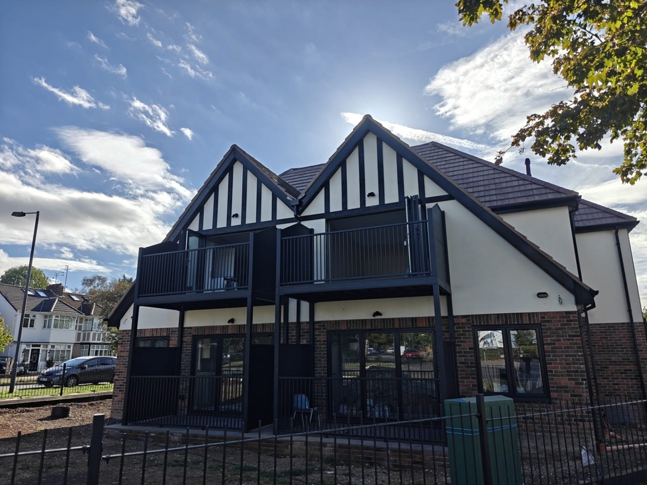 Flat Carlyon Avenue in Greater London