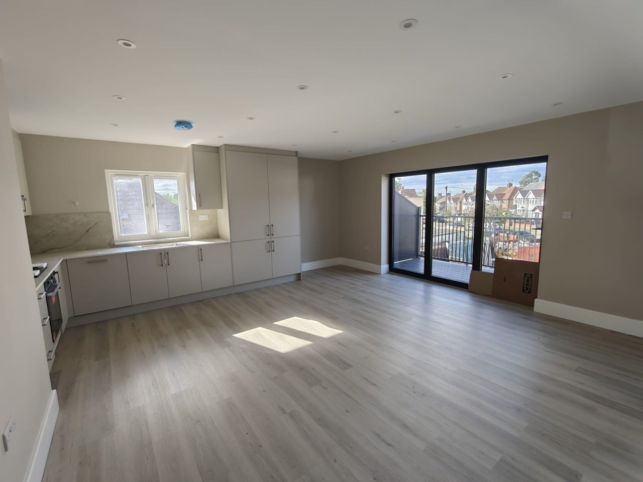 Flat Carlyon Avenue in Greater London