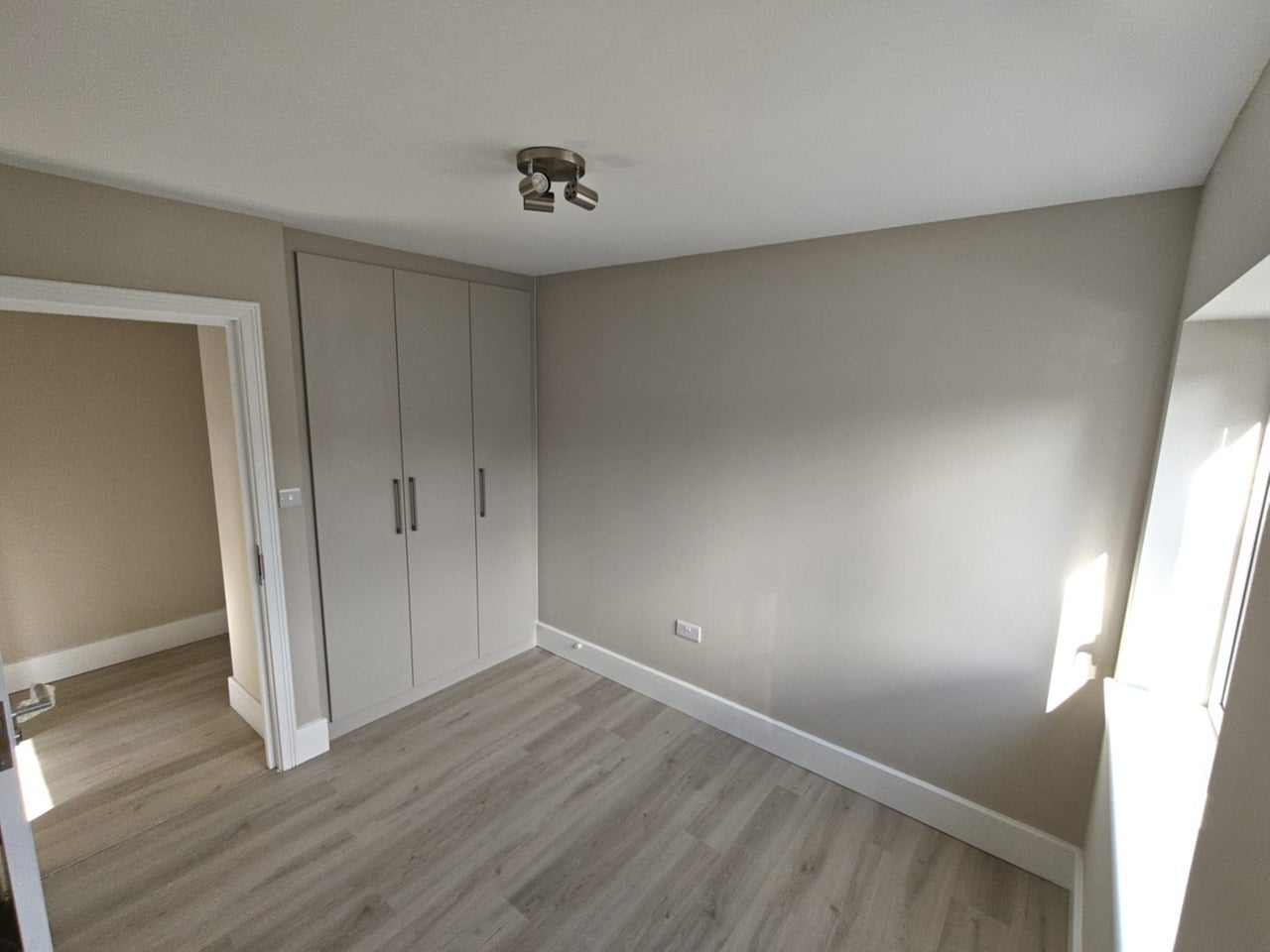 Flat Carlyon Avenue in Greater London
