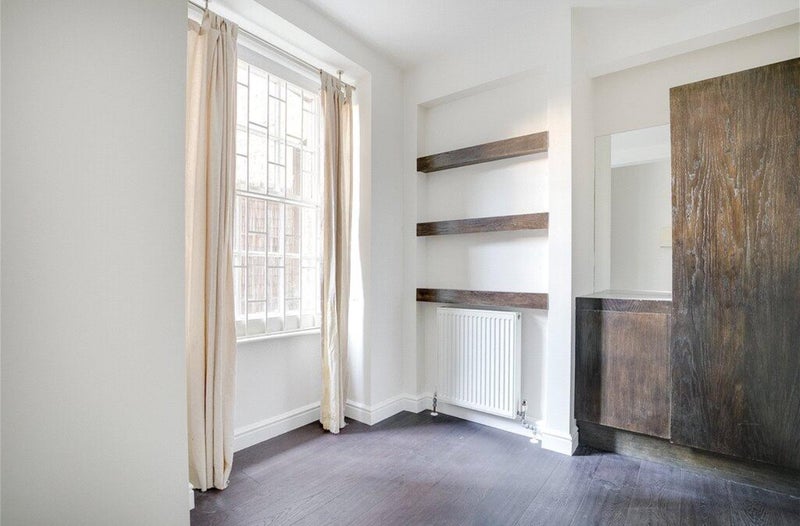 Room Fulham Road in Greater London