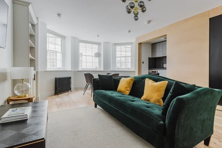 Flat Theobalds Road in Greater London