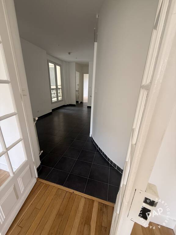 Flat Avenue de Versailles in Paris