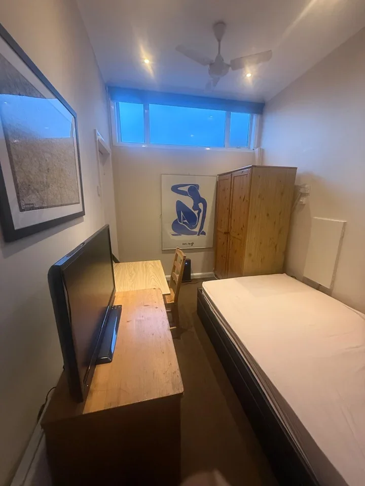 Room Watford Road in Greater London
