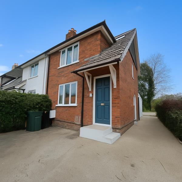 Flat Raymond Crescent in Guildford