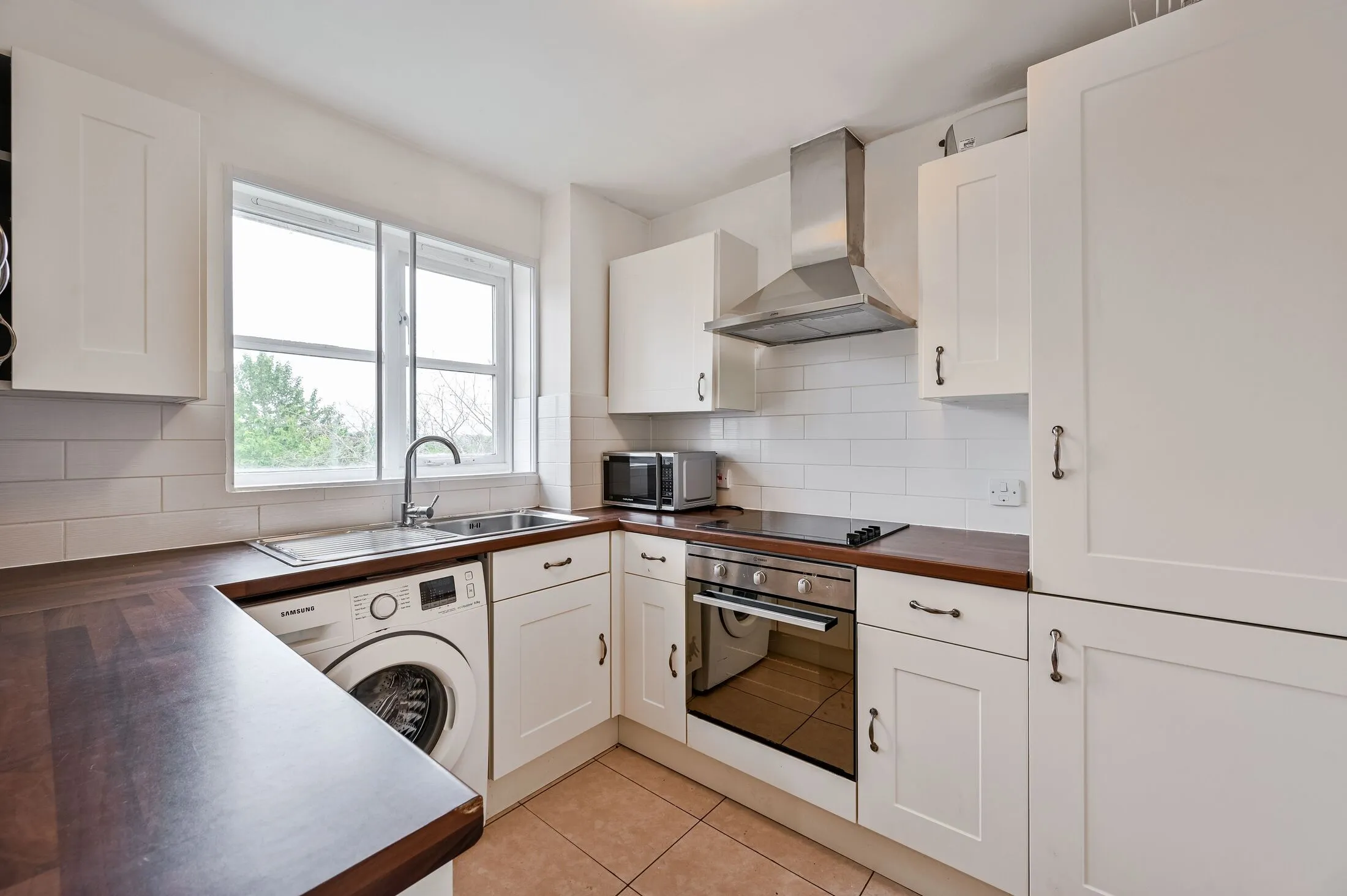 Flat Thyme Close in Greater London