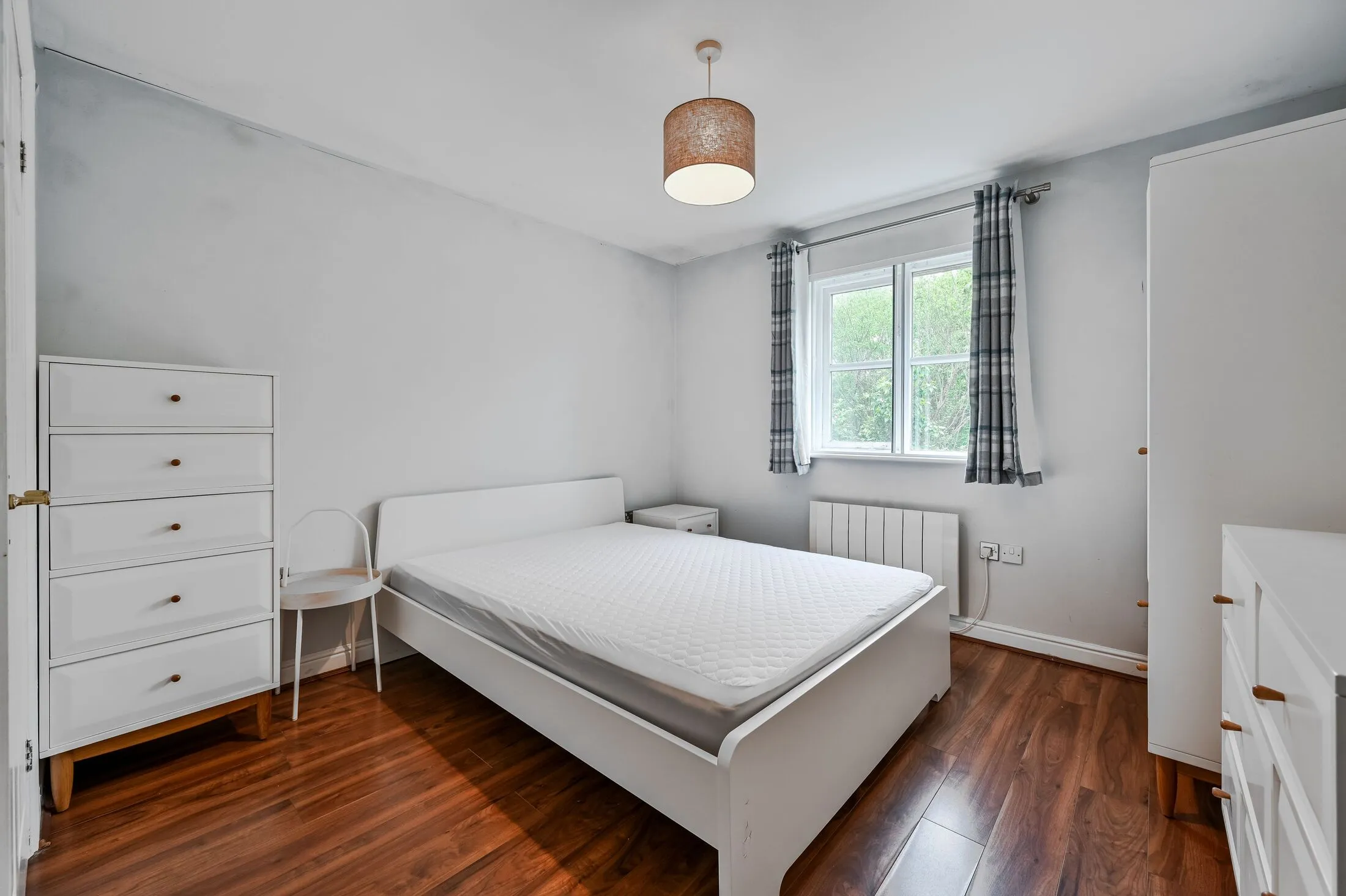 Flat Thyme Close in Greater London