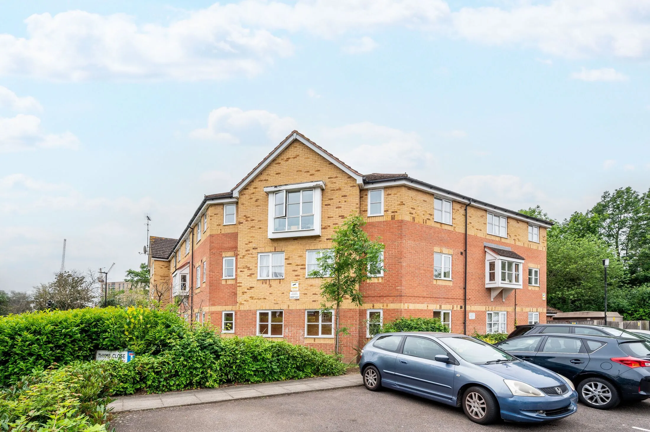 Flat Thyme Close in Greater London