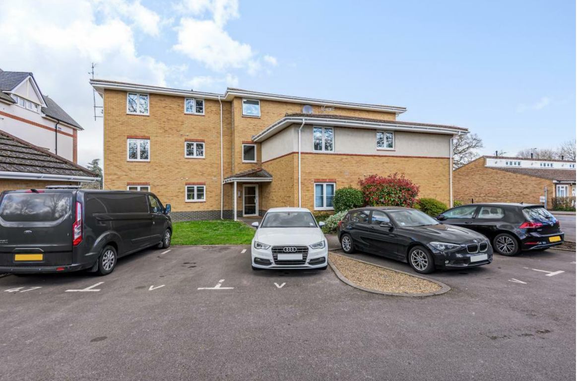 Flat Rowley Close in Bracknell