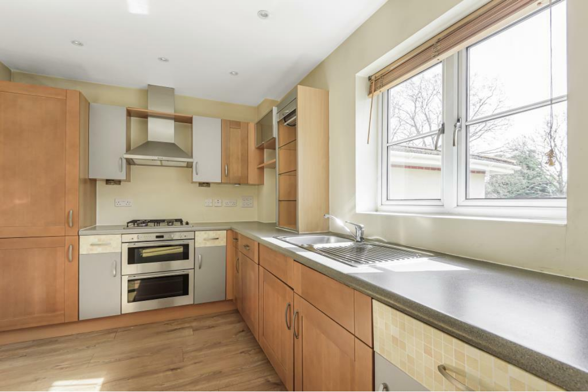 Flat Rowley Close in Bracknell