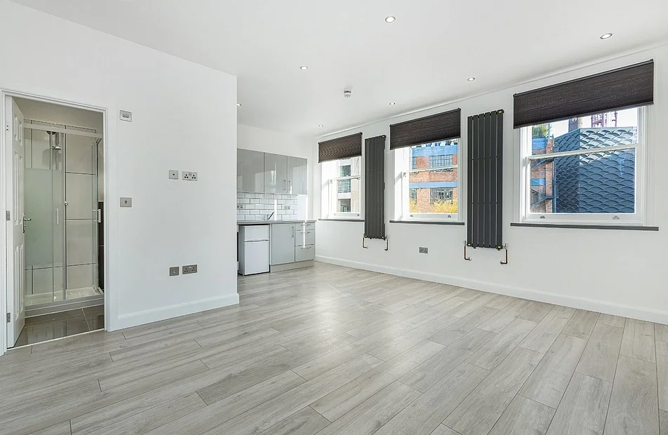 Flat Beaconsfield Terrace Road in Greater London