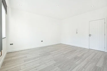 Flat Beaconsfield Terrace Road in Greater London