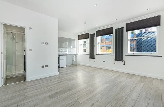 Flat Beaconsfield Terrace Road in Greater London