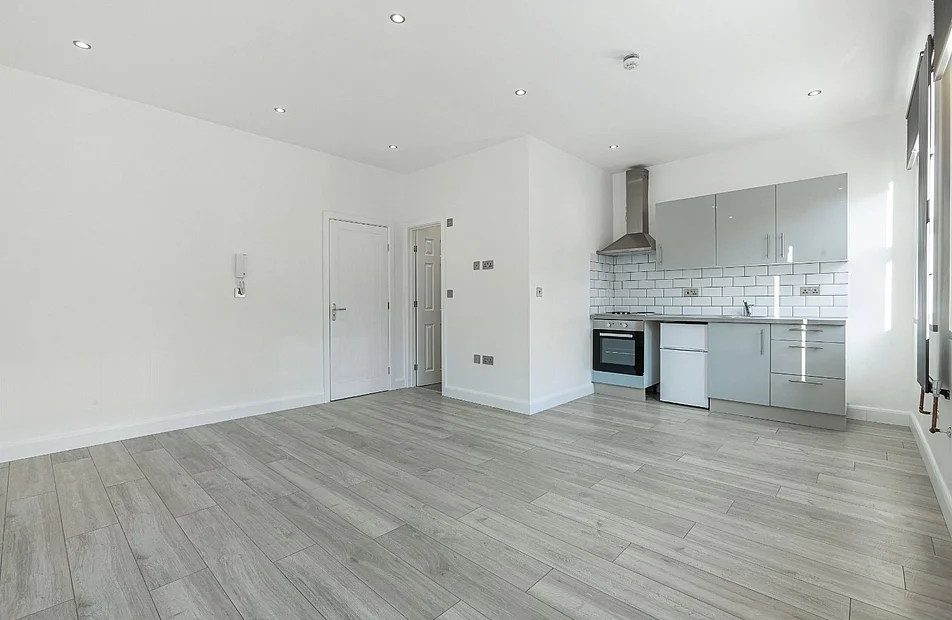 Flat Hammersmith Road in Greater London
