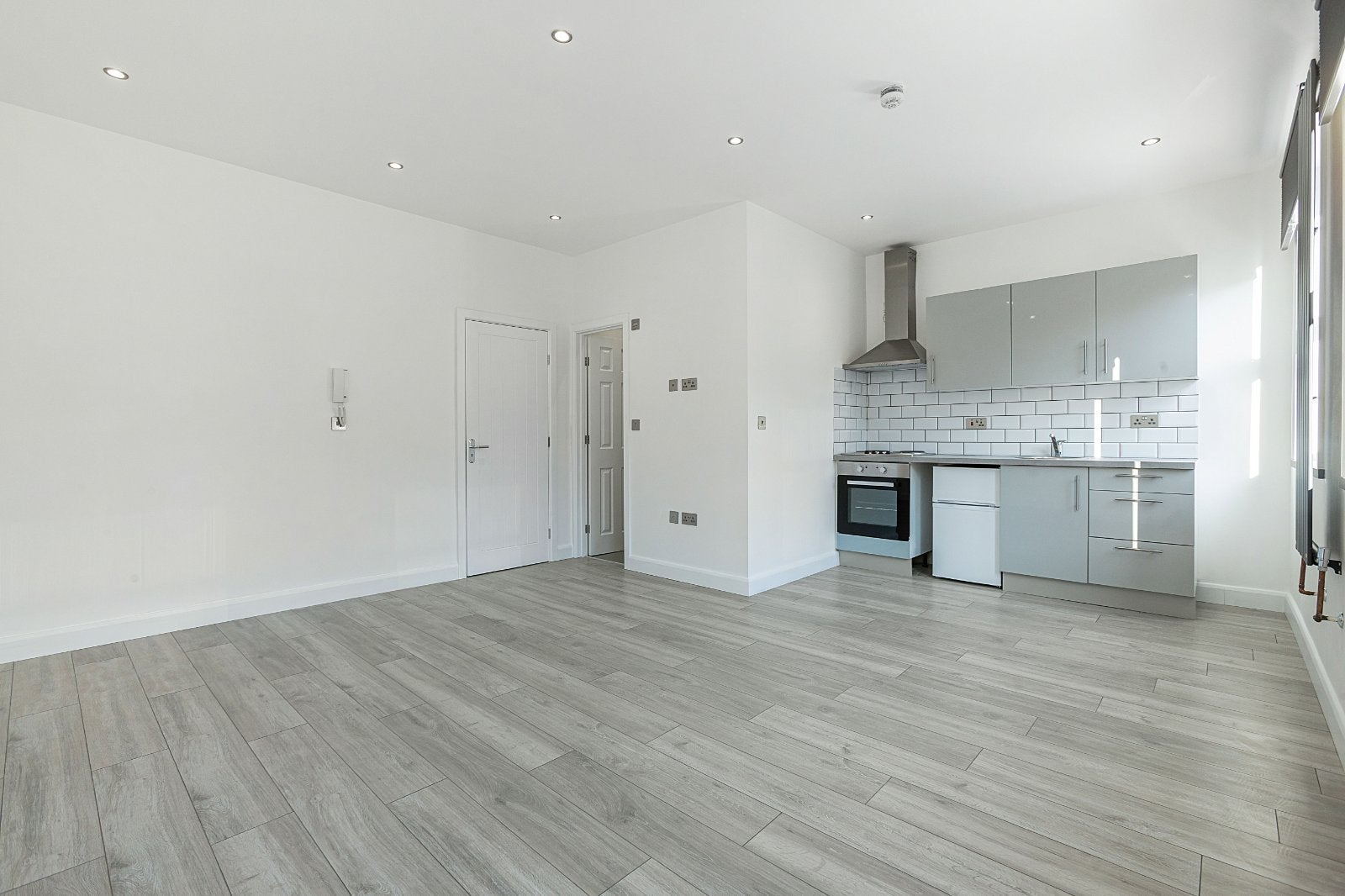 Flat Hammersmith Road in Greater London