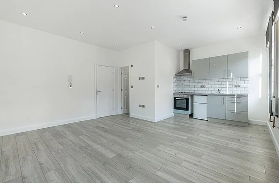 Flat Hammersmith Road in Greater London