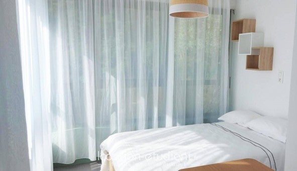 Chambre Rue Charles de Gaulle à Jouy-en-Josas