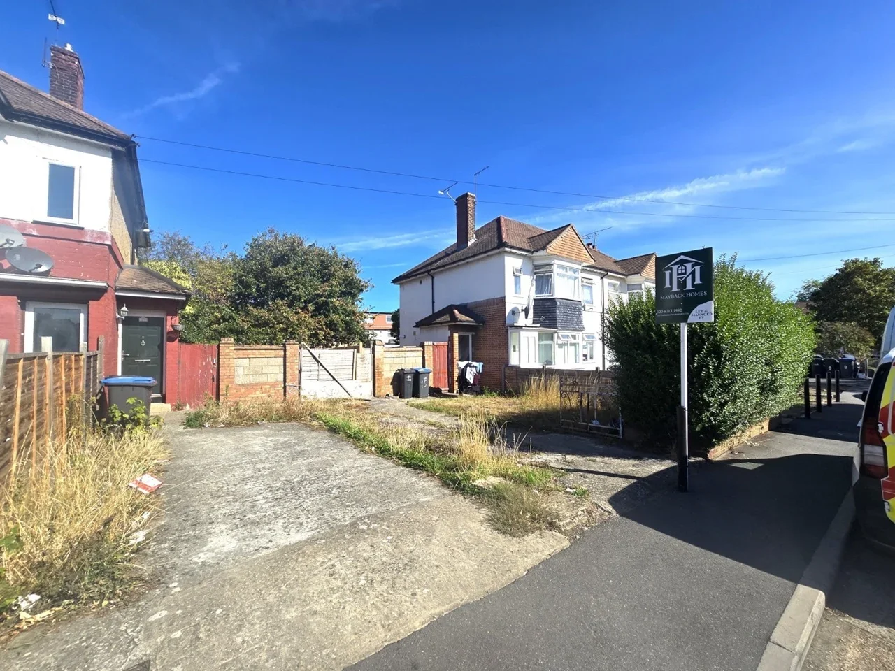 Flat Greenmoor Road in Greater London