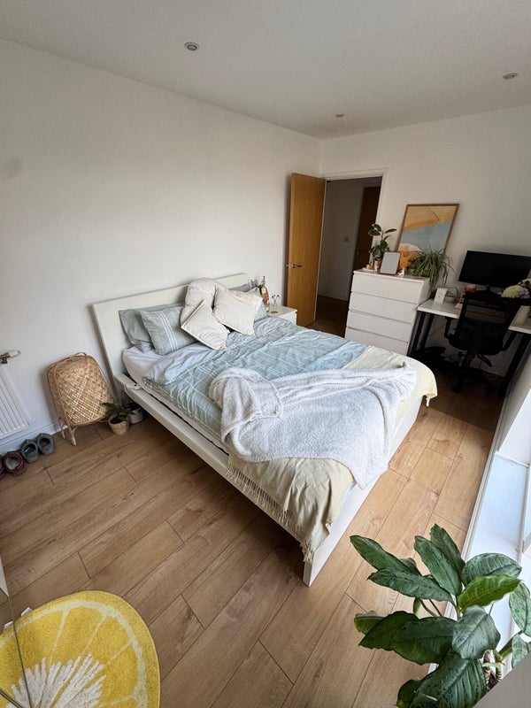 Room Oldridge Road in Greater London