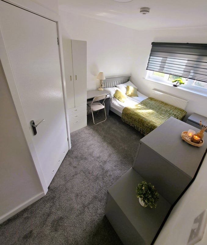 Room Withywood Drive in Telford