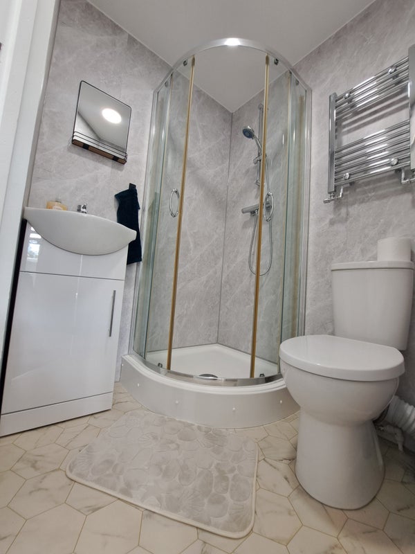 Room Withywood Drive in Telford