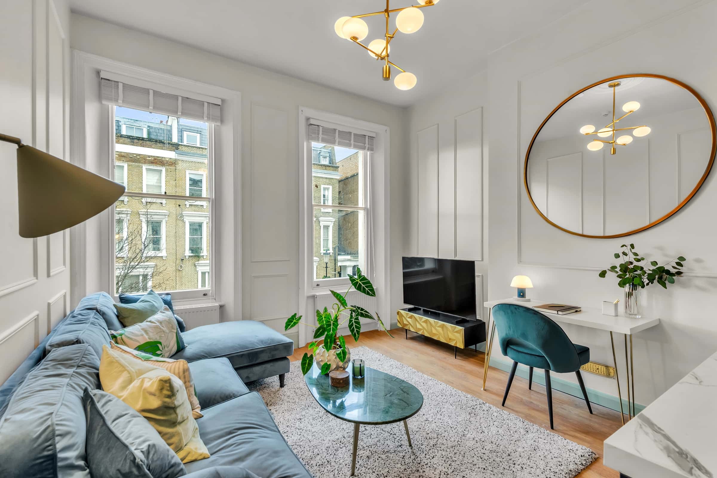 Flat Eardley Crescent in Greater London