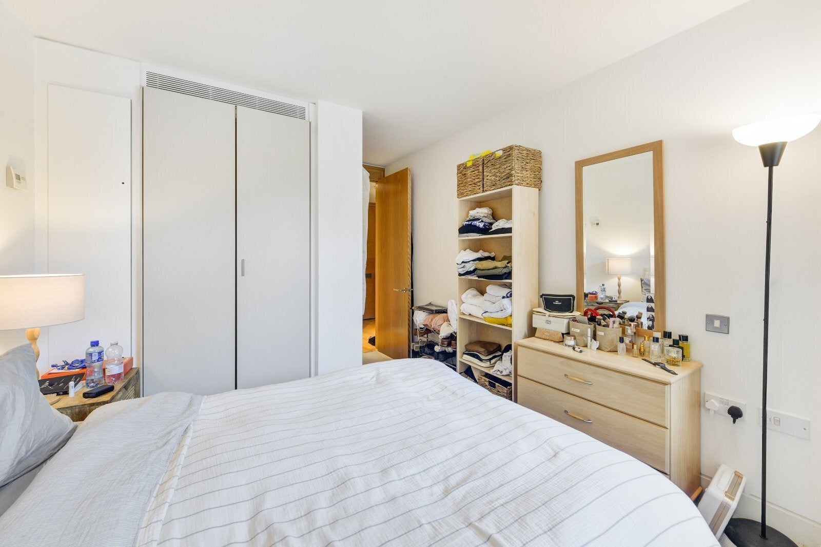 Flat Albert Embankment in Greater London