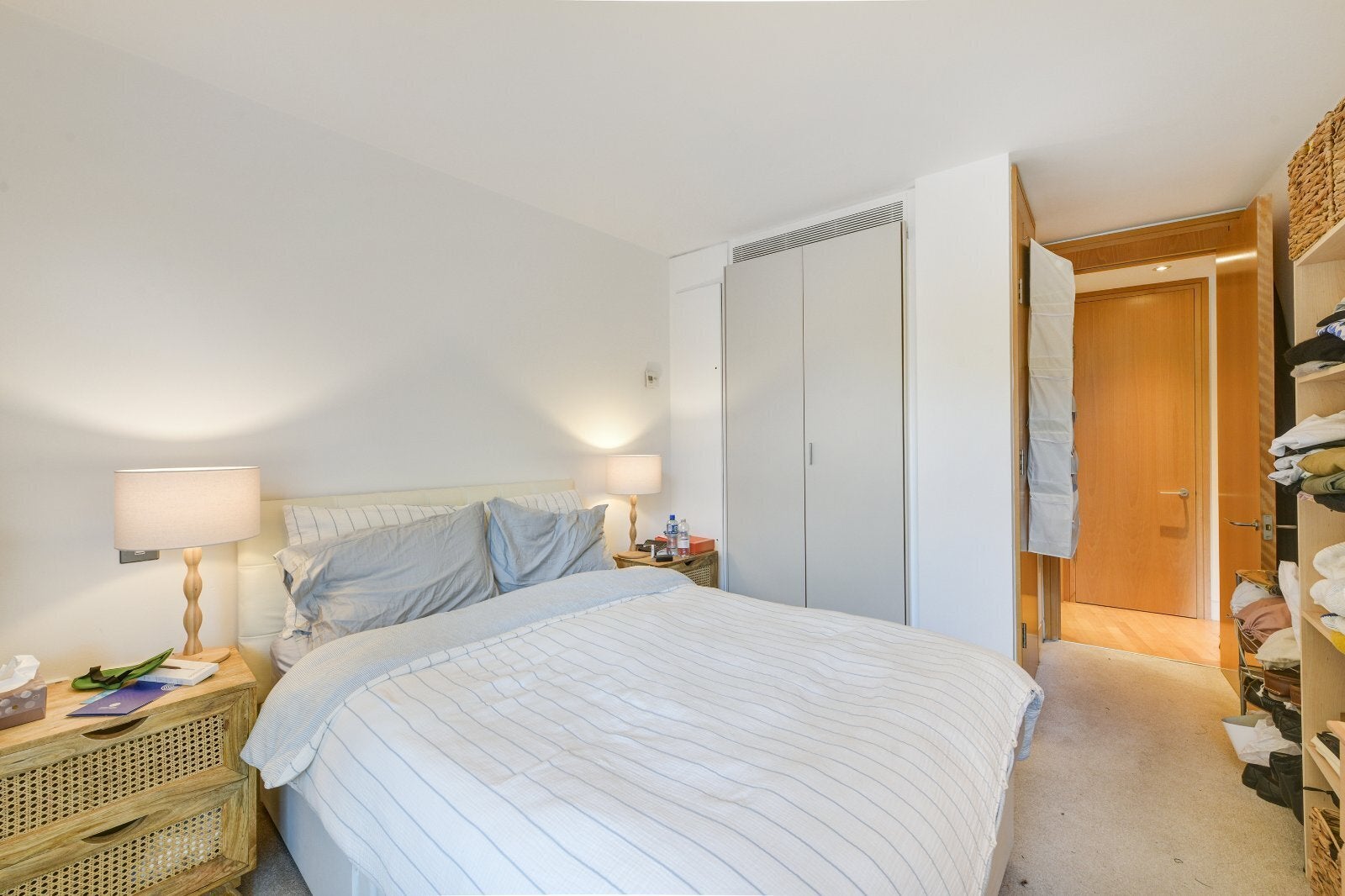 Flat Albert Embankment in Greater London