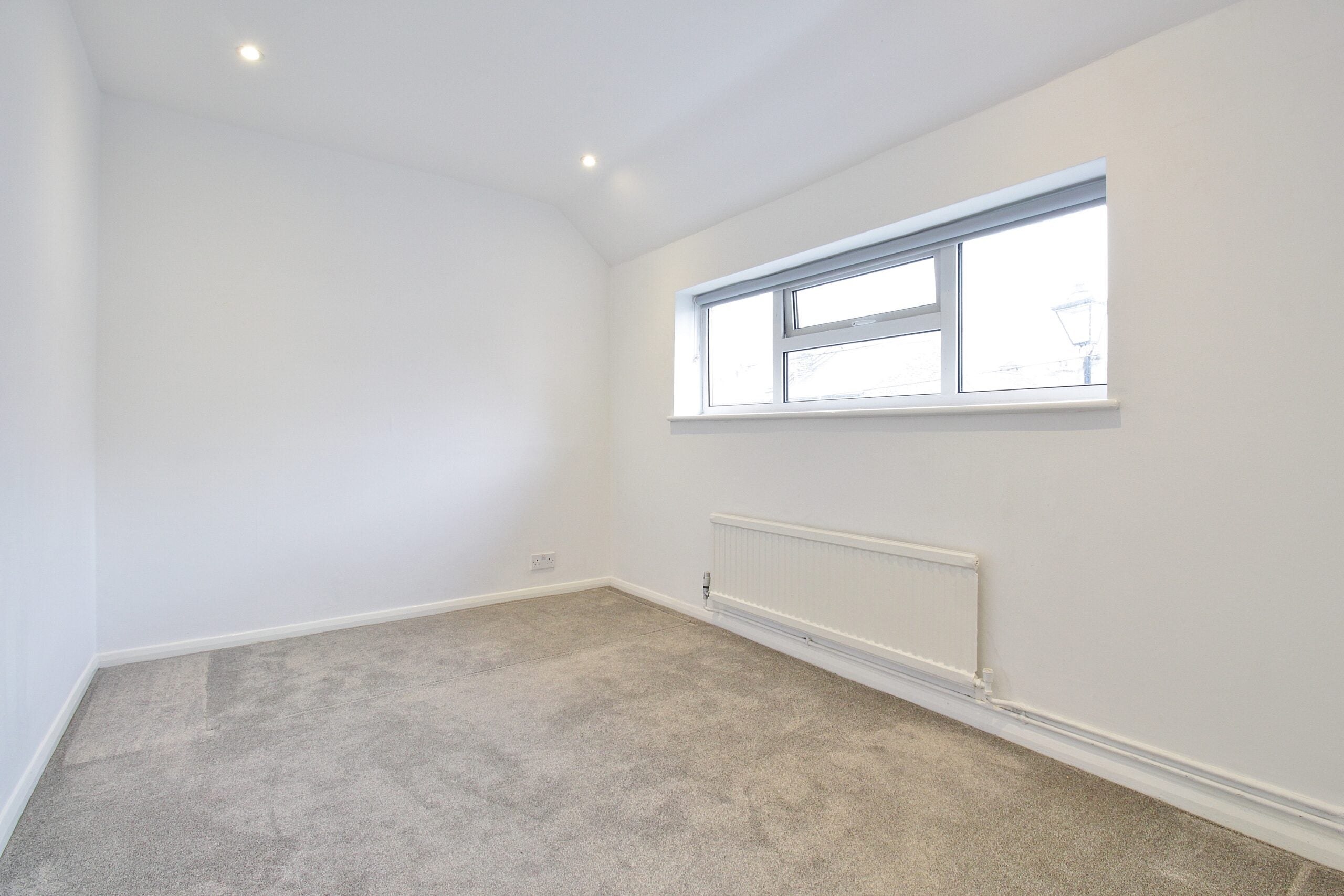 Flat Tolson Road in Greater London