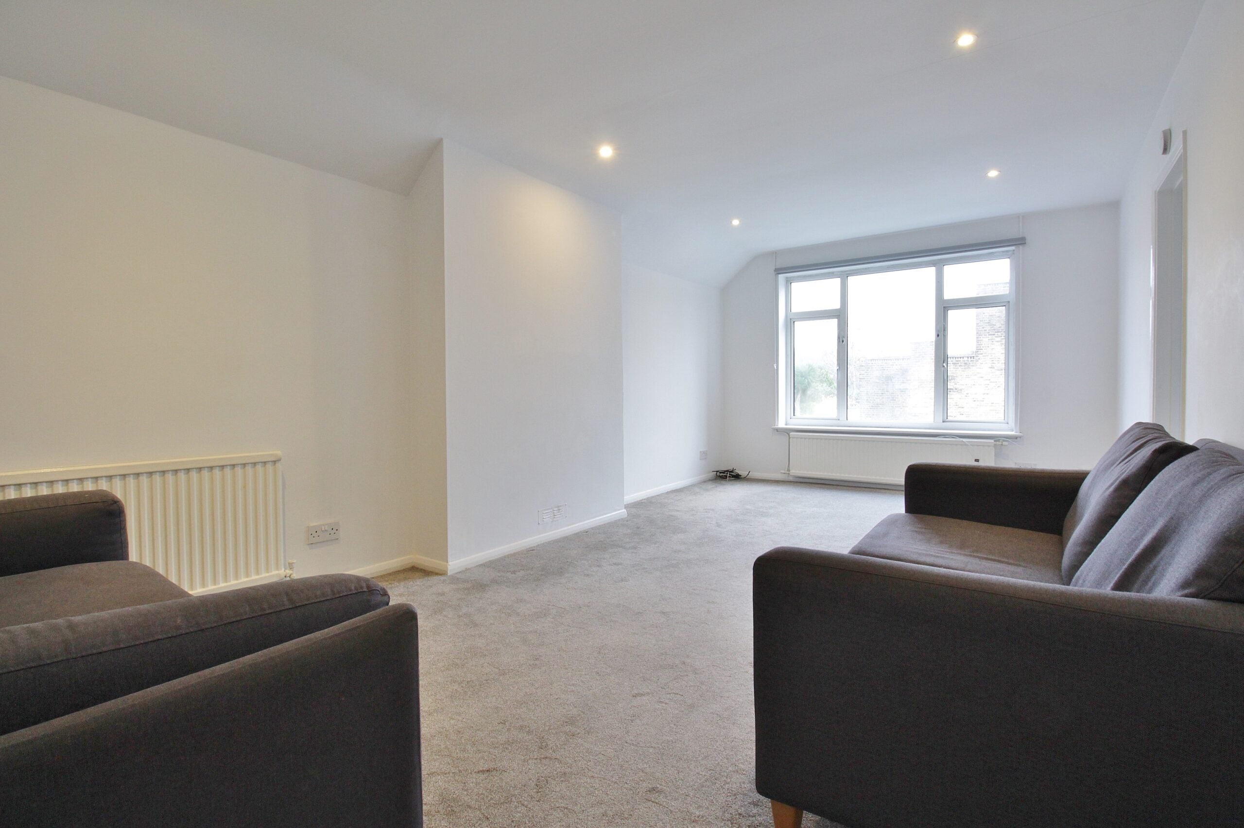 Flat Tolson Road in Greater London