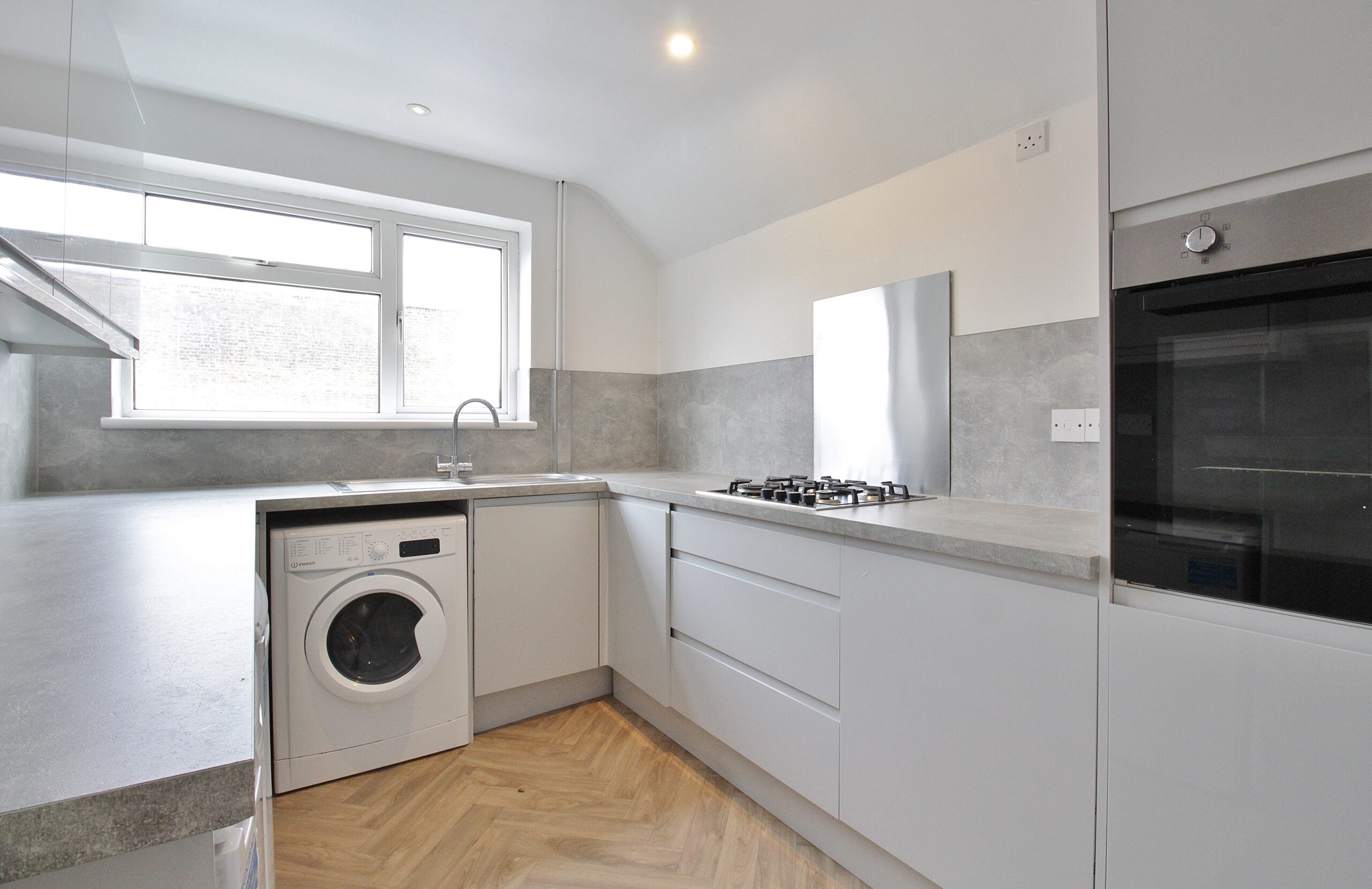Flat Tolson Road in Greater London