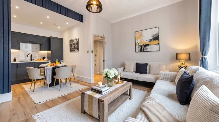 Flat Holland Road in Greater London