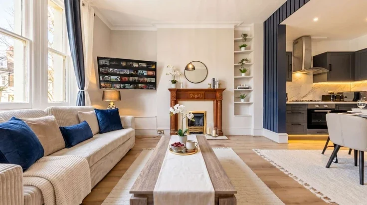 Flat Holland Road in Greater London