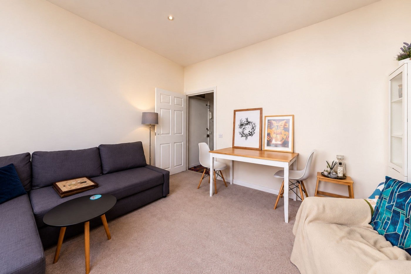 Flat Hargrave Road in Greater London