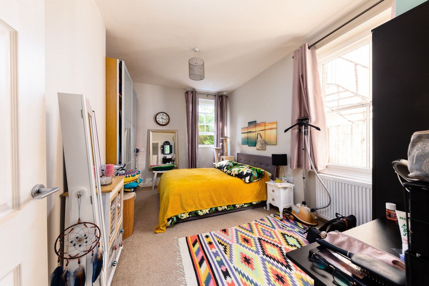 Flat Hargrave Road in Greater London