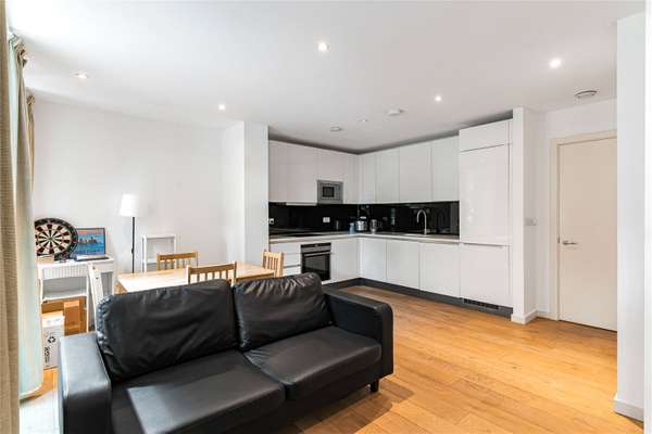 Flat York Way in Greater London