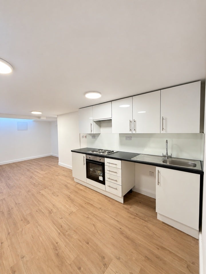Flat High Road Leytonstone in Greater London
