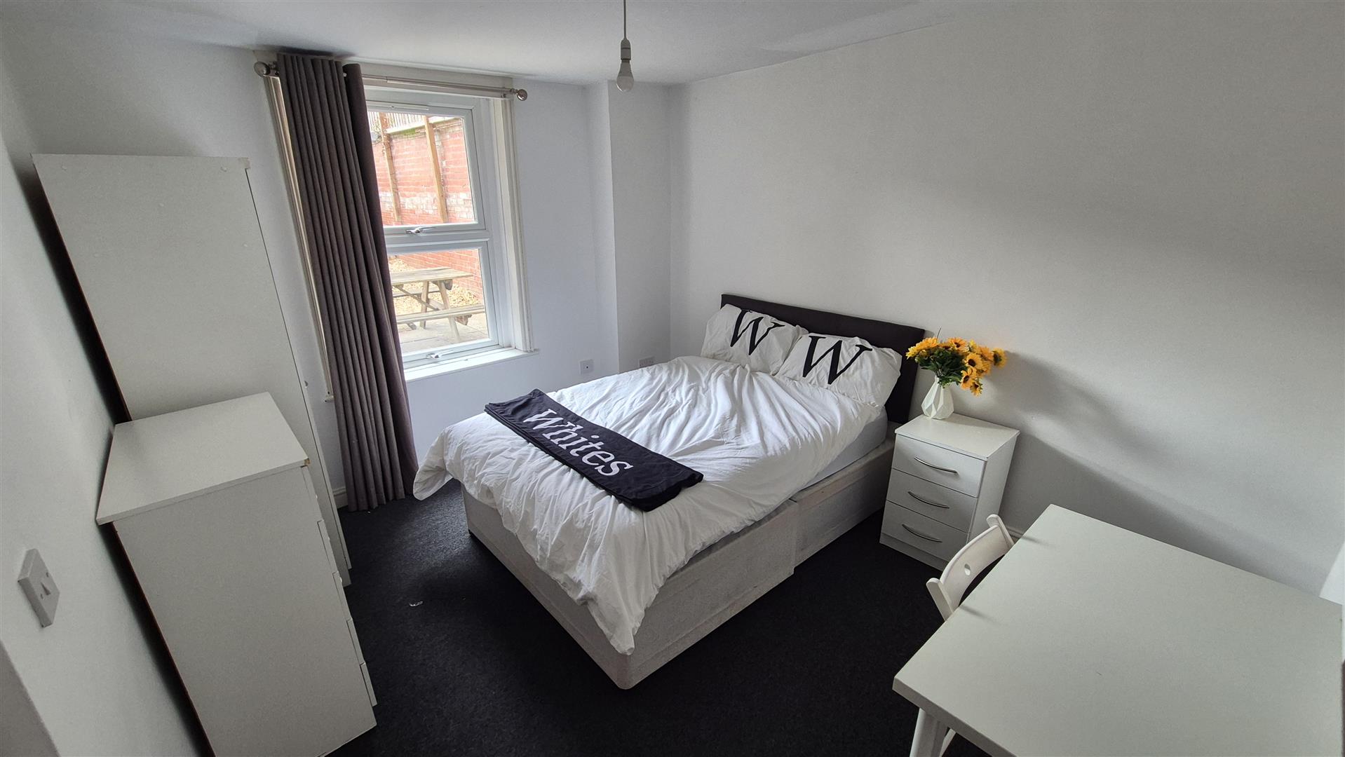 Room Hazelwood Road in Northampton