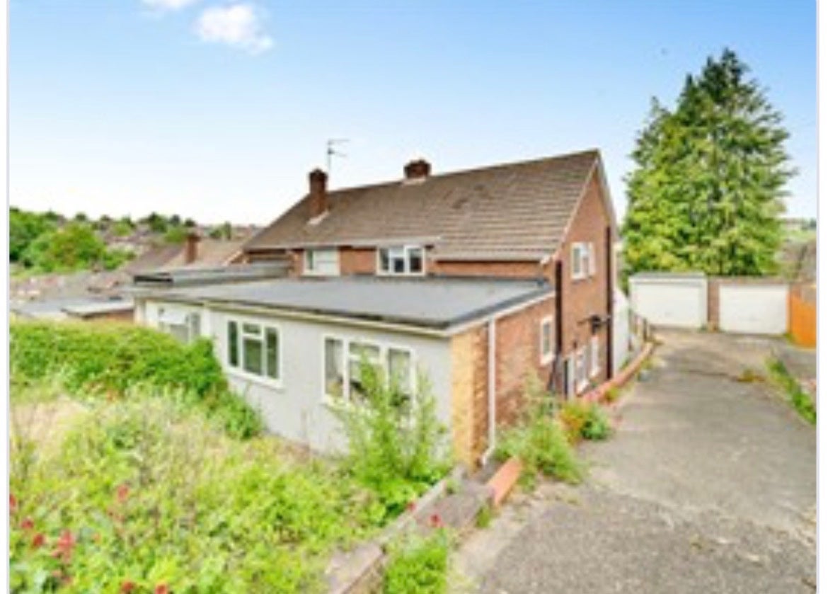 Room Mayhew Crescent in High Wycombe Community Board