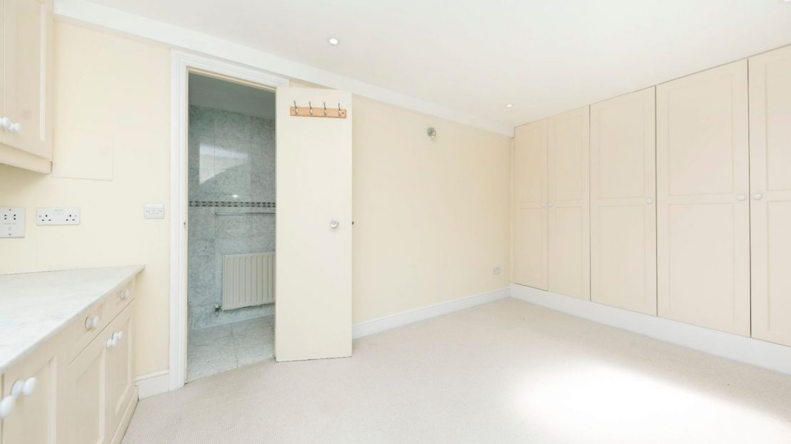 Flat Stewart's Grove in Greater London