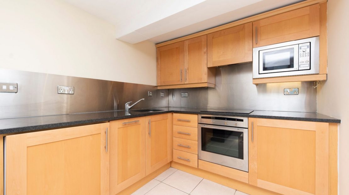 Flat Stewart's Grove in Greater London