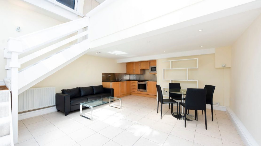 Flat Stewart's Grove in Greater London