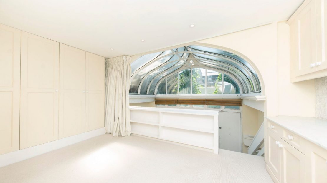 Flat Stewart's Grove in Greater London